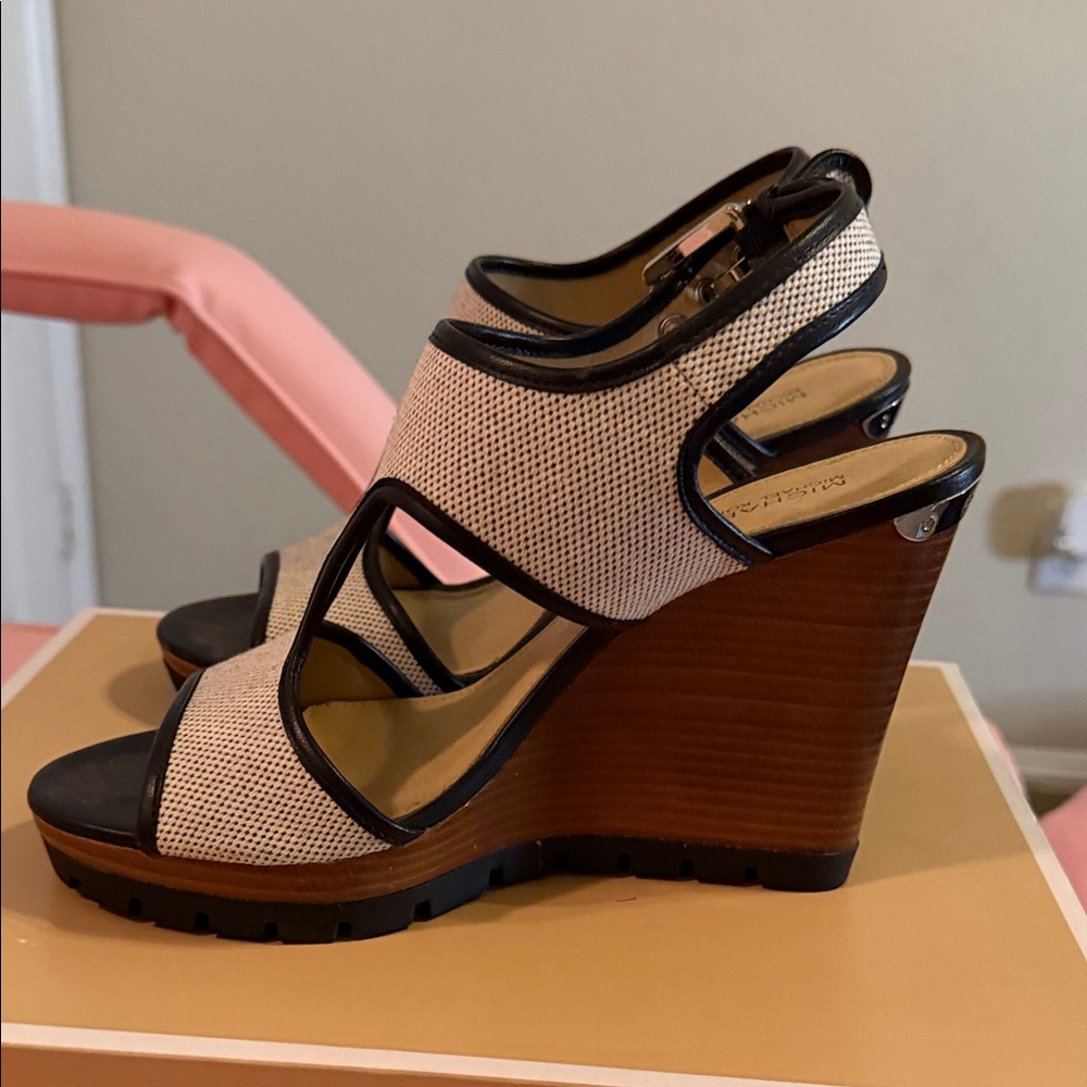 NWT Michael Kors Gillian Black and Cream Canvas Wedges - Picture 6 of 10